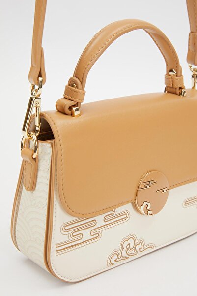 Levidor Cream Buckle Embroidered Shoulder Bag