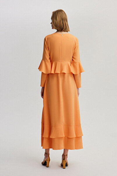 Touché Privé Sukienka z krepy – detale z falbanami