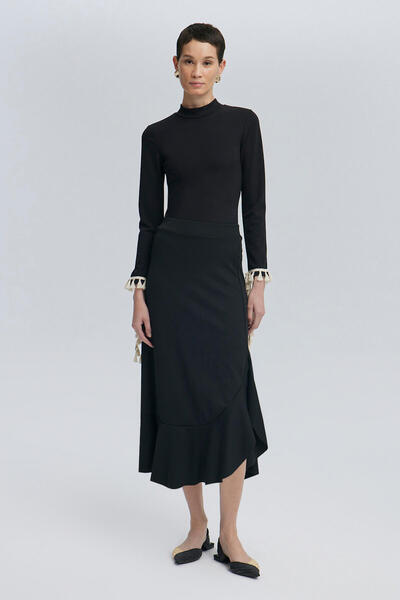 Touché Privé Skirt with Asymmetric Design and Elastic Waist
