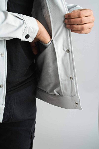 bombe Чоловіча сорочка сіра парашутна тканина зручний крій сезонна на кнопках з капюшоном і боковими кишенями