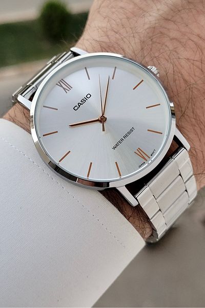 Casio Men's Wristwatch in Metallic Color