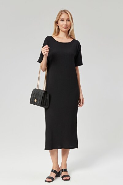 Alesia Μακρύ πλεκτό φόρεμα - κοντό μανίκι και λεπτομέρεια σχισμής