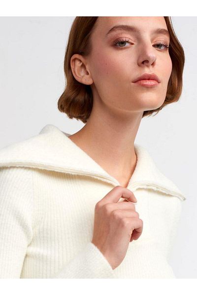 Dilvin 10299 Model Ecru Crop Sweater - Zippered Front