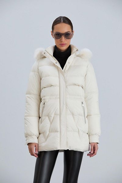 PIQUE Comfortable Women's Coat with Fur Hood and Quilted Detail