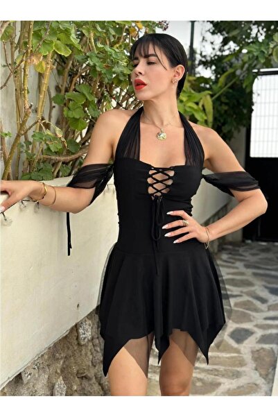 Miss Tül Detaylı Göğüsten Britli Gotik Siyah Elbise.