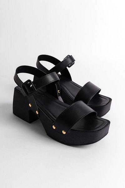 Capone Outfitters Damensandalen mit stumpfer Zehenpartie und einem Riemen mit Plateauabsatz