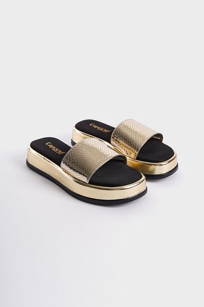 Capone Outfitters Wedge Heeled Single Band Metallic Women's Slippers
