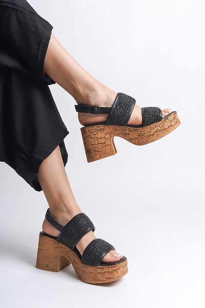 Capone Outfitters Doppelt gestreifte Damen-Hausschuhe aus Stroh mit Kork-Plateausohle und Stroh
