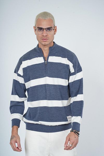 Butik Пуловер от плетено платно с половин цип и райета