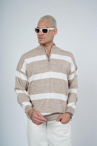 Butik Пуловер от плетено платно с половин цип и райета