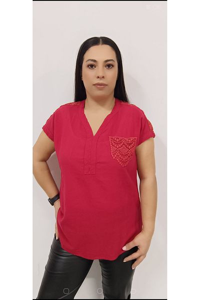AKŞEN GİYİM بلوزة قطنية كبيرة الحجم برقبة على شكل حرف V مع تفاصيل مطرزة - كتف وجيب 100%