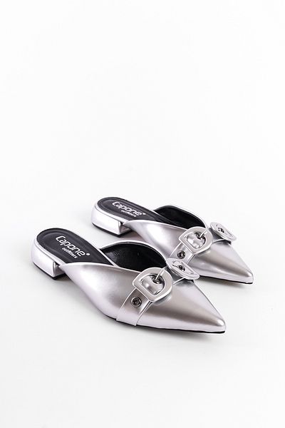 Capone Outfitters Γυναικείες παντόφλες με κοντό τακούνι με μυτερά δάχτυλα με διπλή αγκράφα