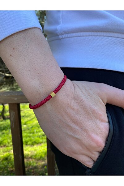 Valore Gold - Altın Küp Aksesuarlı Kırmızı Ip Örgü Erkek Bileklik