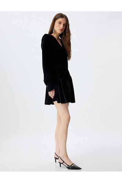 Koton Langärmliges Mini-Samtkleid mit zweireihigem Ausschnitt und geraffter Taille