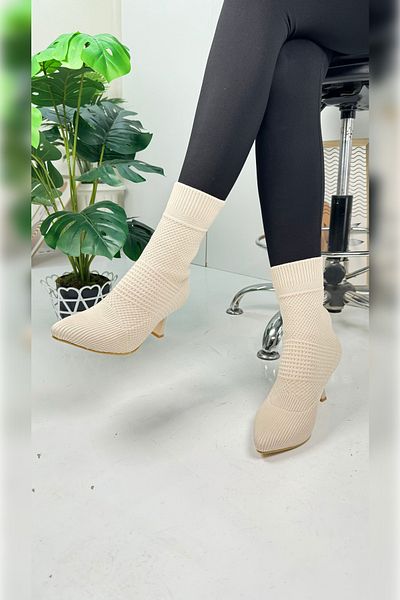İmerShoes Bocanci din tricotaje bej - Toc înalt fin și pantofi de damă cu vârf ascuțit în dungi 169