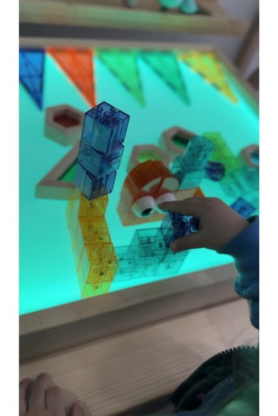 BİLMİŞ ÇOCUK Montessori Işıklı Etkinlik Ve Oyun Çocuk Masa (AYAKSIZ) 1 Yaş 16 Renk Ahşap Light Table (TABLA)
