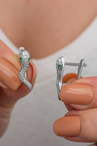 Nereze 925 Ayar Gümüş Rodyum Kaplama Zirkon Taşlı Yılan Model Küpe