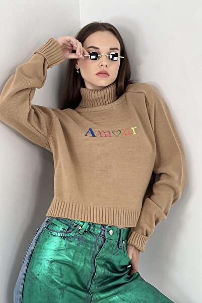 Miss Poem Дамски зимен пуловер с висока яка, бродирана рибарска яка, камел цвят, плетен