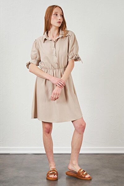 TENA Γυναικείο μπεζ φόρεμα με δεμένα μανίκια από ποπλίνα