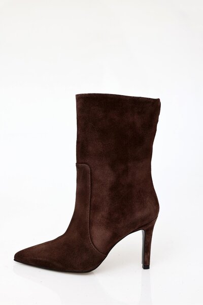 5in1Canpolat Кафяви суедени ботуши с остри върхове и ток 24332