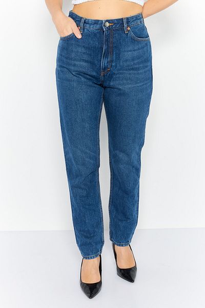 Monki بنطلون جينز نسائي غير قابل للتمدد ومغسول بقصّة Mom Fit باللون الأزرق
