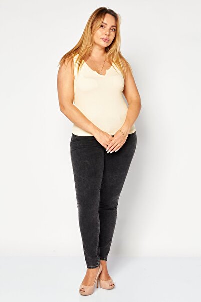 Gentle Fawn Women Horseshoe Neckline Sleeveless Ribbed Crop Top, Yellow