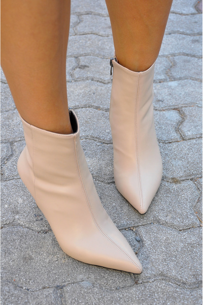 SİBA SHOES Chione Fermuar Detaylı Sivri Burun Ince Topuklu Bej Kadın Bot