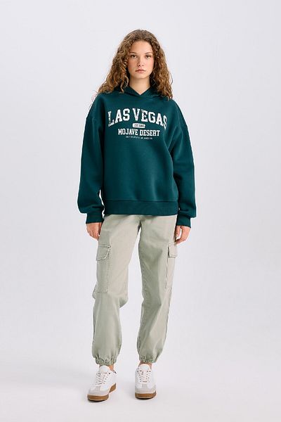 DeFacto Bedrucktes Sweatshirt aus dickem Stoff mit normaler Passform und Rundhalsausschnitt E3331AXNS
