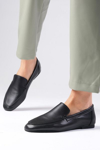 Mio Gusto Aria Black Genuine Leather Blunt Toe Women's Loafer