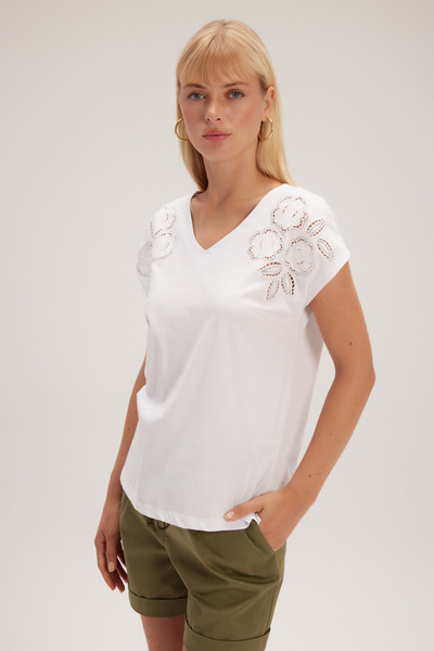 adL Embroidery Detailed T-Shirt