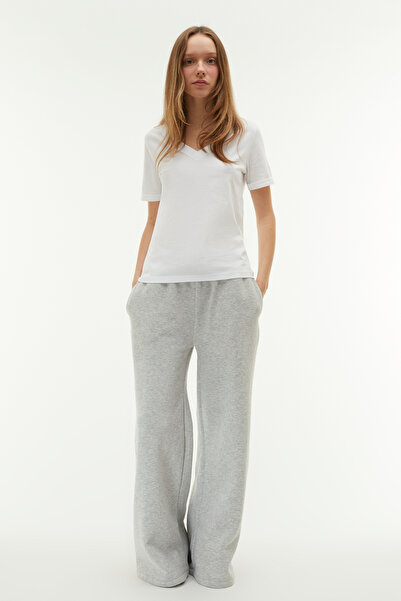 Mudo Cotton V-Neck T-Shirt