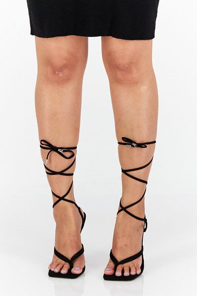 BOOHOO صندل نسائي بكعب مربع من Toe Post Toe، أسود