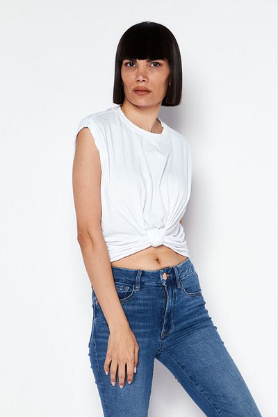 Bcbgeneration Women Round Neck Sleeveless Solid Crop Top, White
