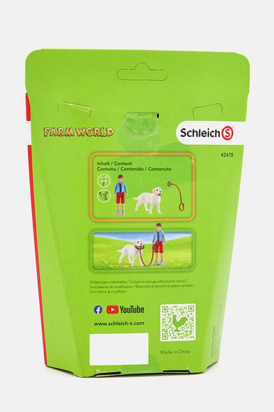SCHLEICH Farm World Walking With Labrador Retriever Action Figure, Green Combo