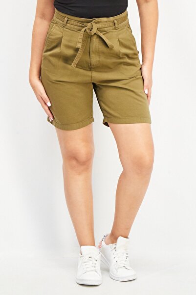 edc شورت جينز نسائي سادة بحزام، زيتوني