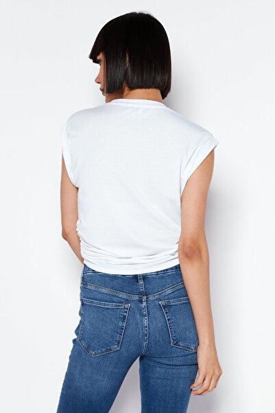 Bcbgeneration Women Round Neck Sleeveless Solid Crop Top, White