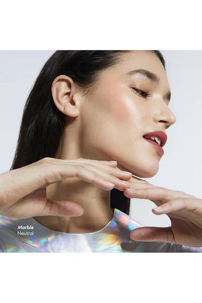 Oriflame The One Illuskin Glow Reflective Waterproof and Sweatproof Foundation Lasting for 12 Hours