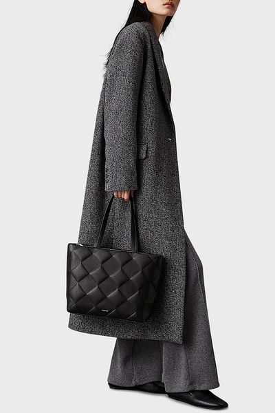 Calvin Klein Geometric Pattern Zippered Tote Bag - K60K 612906 Beh