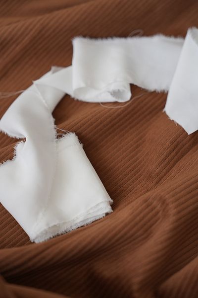 İstoria Bridal 1 Meter White Chiffon Ribbon - Weathered Edge, Bridal Bouquet, Ribbon