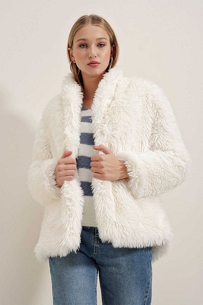 Giyim Dünyası Ecru Women's Furry Plush Coat