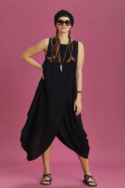Los banditos Black Loose Stylish Dress with Diagonal Cutout Front Tiers