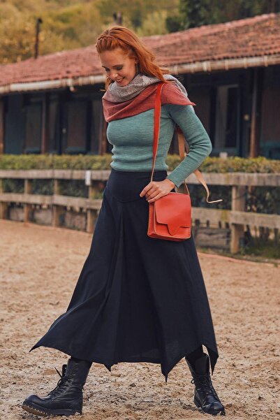 Los banditos Fusta evazată cu tăietură asimetrică și detaliu cu piping