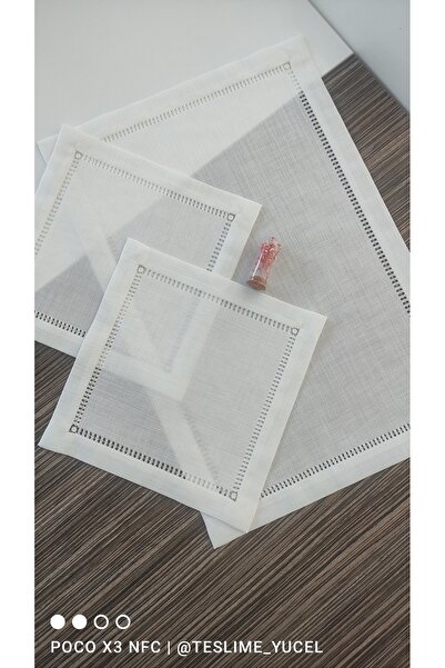 Etamin nakisim 3 parça salon takımı. Orta sehpa ve 2 peçete. Kırık beyaz renk...