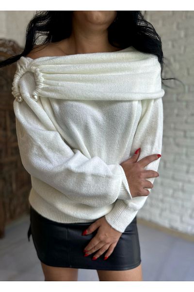 moneta boutique Madonna Collar Buckle Detailed Knitwear Sweater