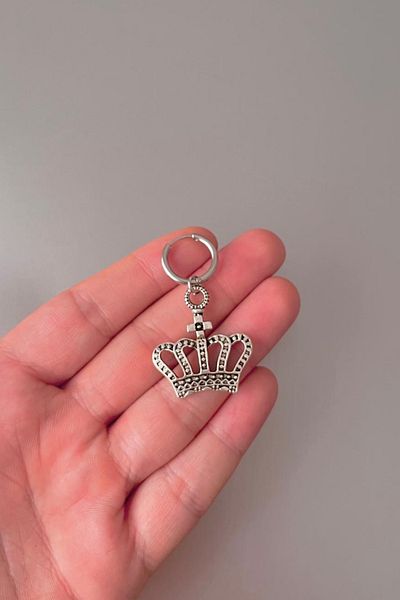 Jaida Moda Unisex Silver King Crown Figured Dangle Steel Hoop Earrings