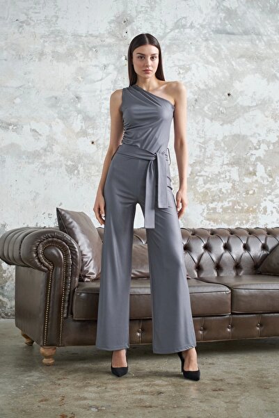 allys ASİMETRİK TEK OMUZ TULUM YAN FERMUARLI BÜZGÜ DETAYLI KENDİ KUMAŞINDAN KEMERLİ