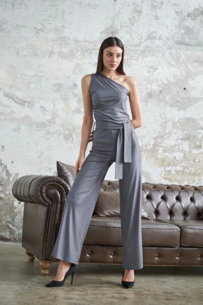 allys ASİMETRİK TEK OMUZ TULUM YAN FERMUARLI BÜZGÜ DETAYLI KENDİ KUMAŞINDAN KEMERLİ