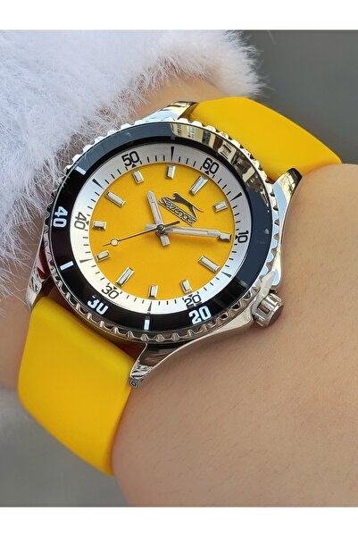 Slazenger ساعة يد نسائية بتصميم خاص 3 ATM مقاومة للماء من السيليكون