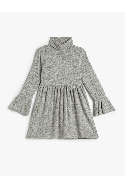 Koton Kleid mit Rollkragen, langen Ärmeln, Midi-Länge, weich strukturiert