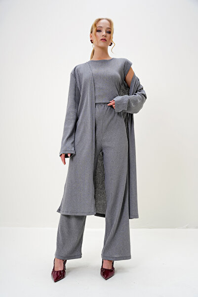 Trend Alaçatı Stili Graues Damen-Set mit gepolsterter Schulterbluse, Rundhalsausschnitt, Hose und Strickjacke ALC-X4710-RV